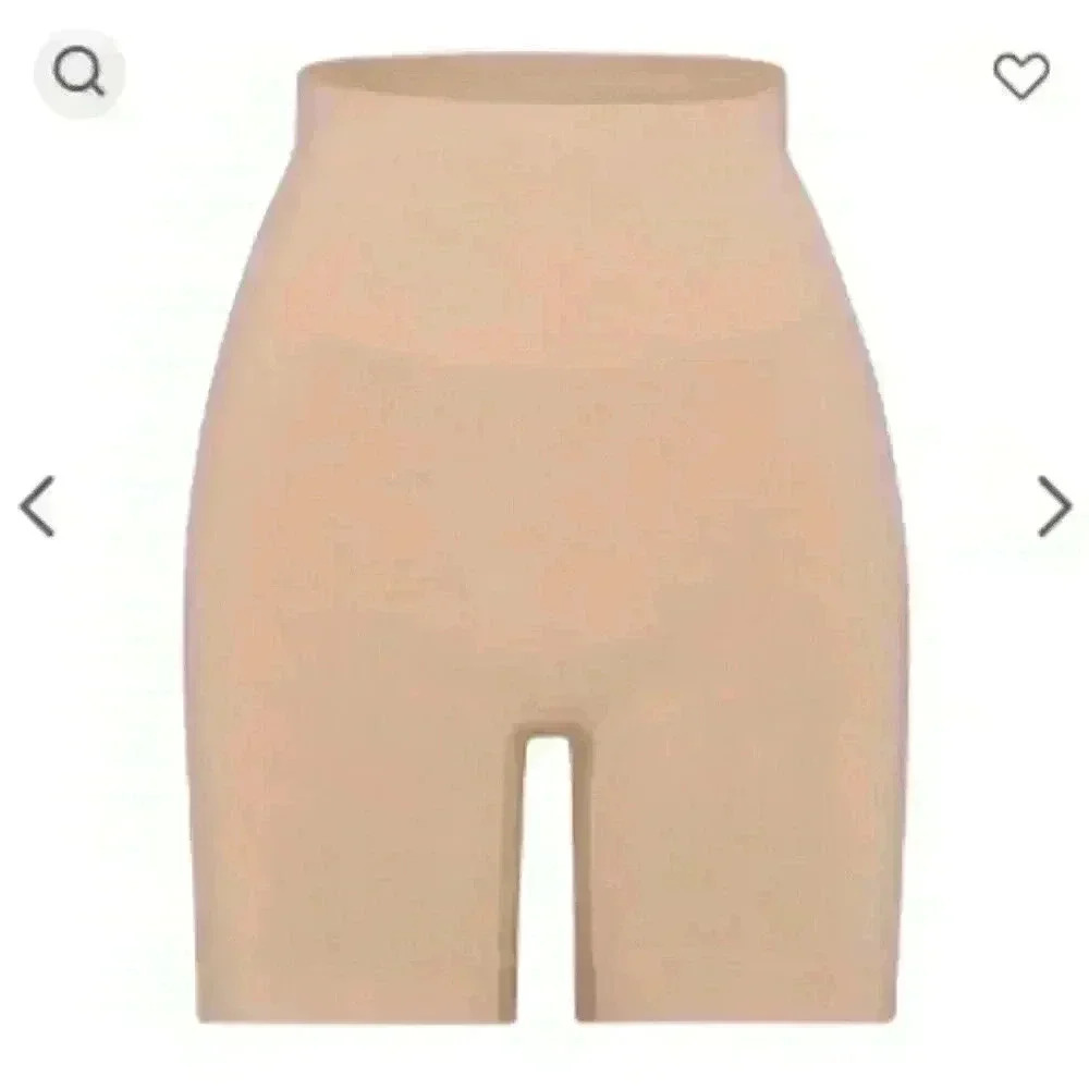 Skims Clay Soft Soothing Seamless Sculpting Mid Thigh Shorts Size S/M